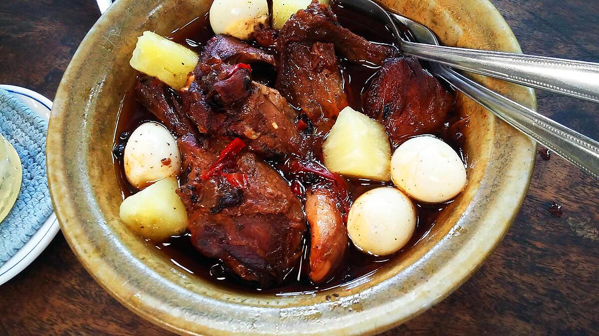 recipe Chicken Adobo in Pineapple