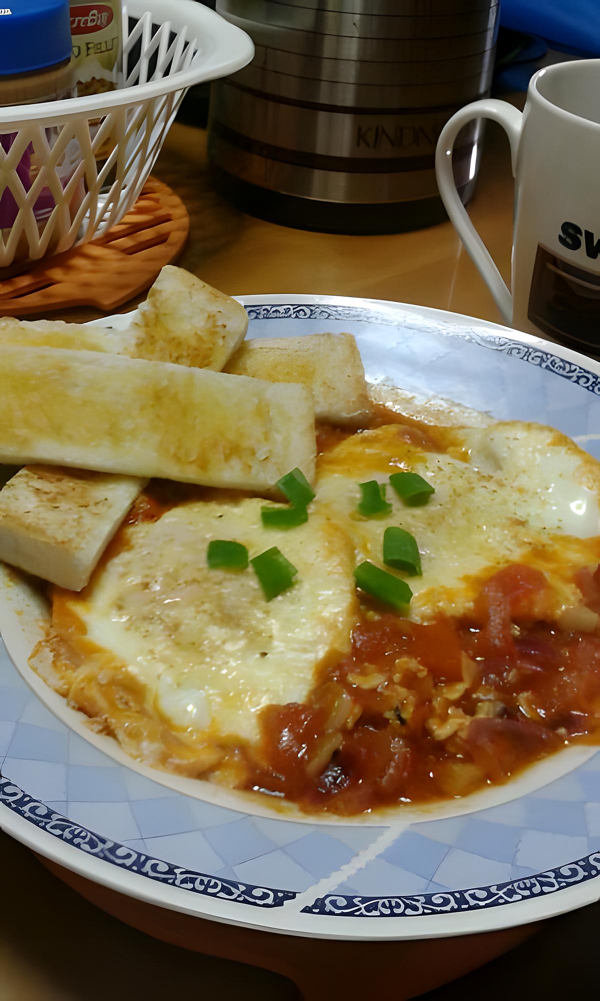 recipe Poached Eggs in Tomato Sauce with Garlic Bread